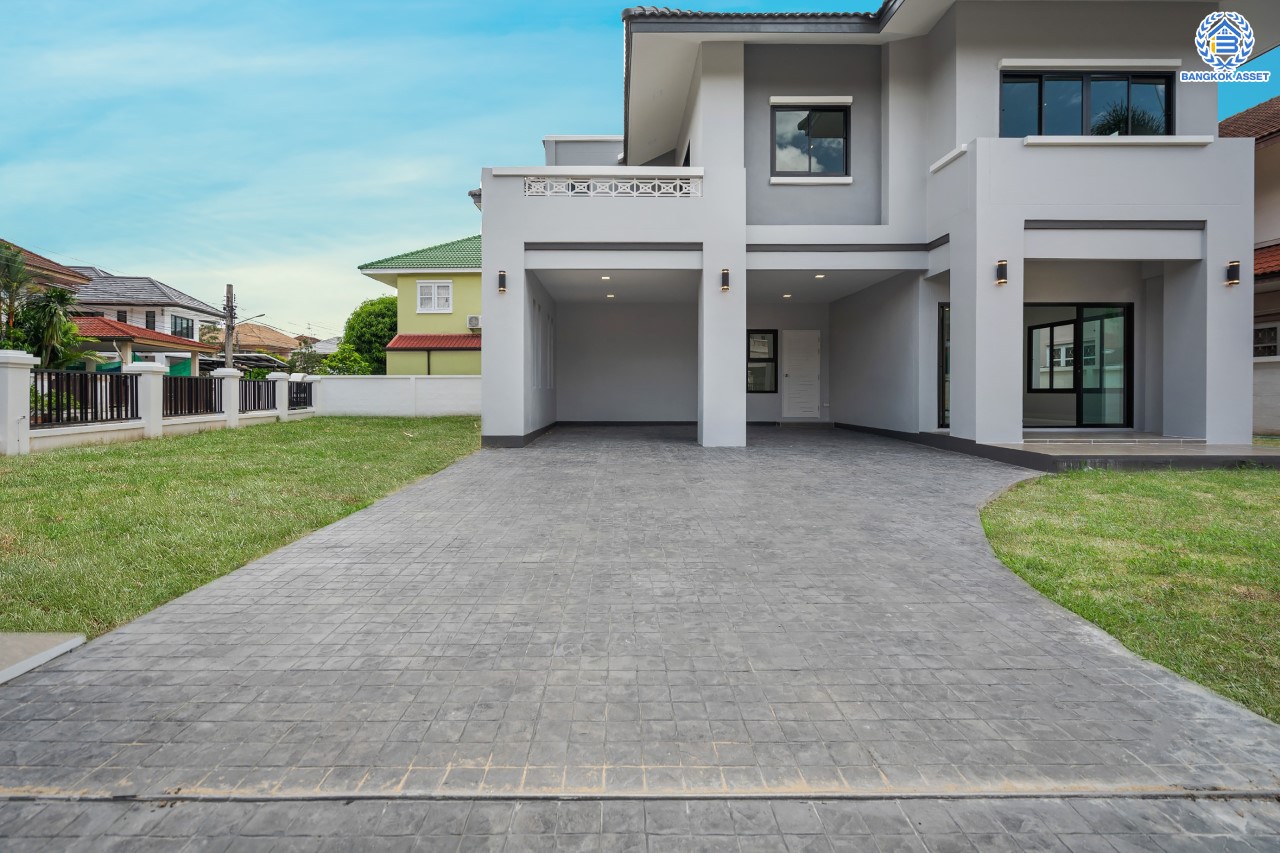 บ้านมือสองตกแต่งใหม่ ม.บ้านชมเพลิน เพชรเกษม หลังมุม เนื้อที่ 122 ตร.ว. ฟังก์ชันครบ 3 ห้องนอน 3 ห้องน้ำ 1 ห้องอเนกประสงค์ 2 ที่จอดรถ บนทำเลศักยภาพ เชื่อมต่อหลายเส้นทาง ใกล้เดอะมอลล์บางแค และรถไฟฟ้าสายสีน้ำเงิน "สถานีหลักสอง" รายล้อมด้วยสิ่งอำนวยความสะดวกครบครัน